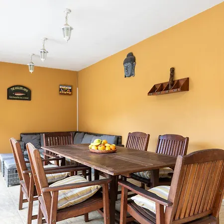 别墅 Luxurious 1,5 Kilometers From 阿德耶