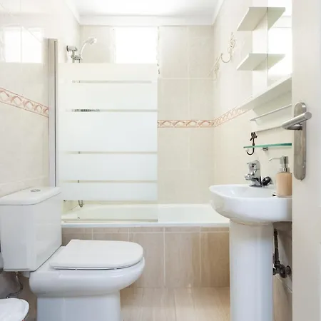 别墅 Luxurious 1,5 Kilometers From 阿德耶