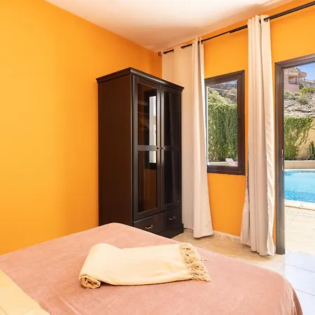 Luxurious 1,5 Kilometers From 别墅 *