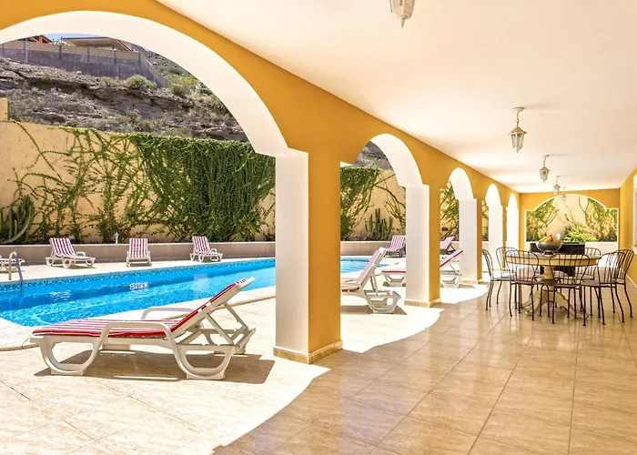 Luxurious 1,5 Kilometers From וילה אדחה