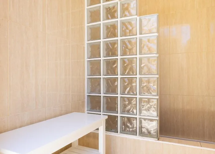 Luxurious 1,5 Kilometers From וילה אדחה