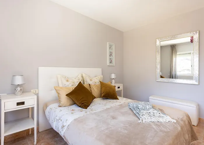 Luxurious 1,5 Kilometers From וילה אדחה