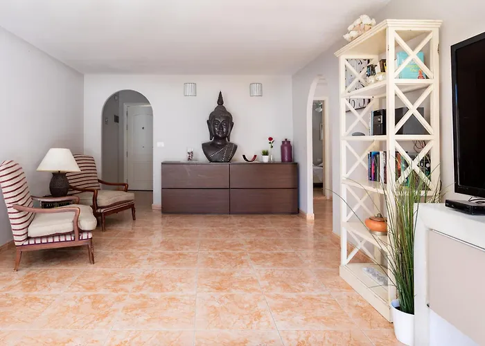 Luxurious 1,5 Kilometers From וילה אדחה